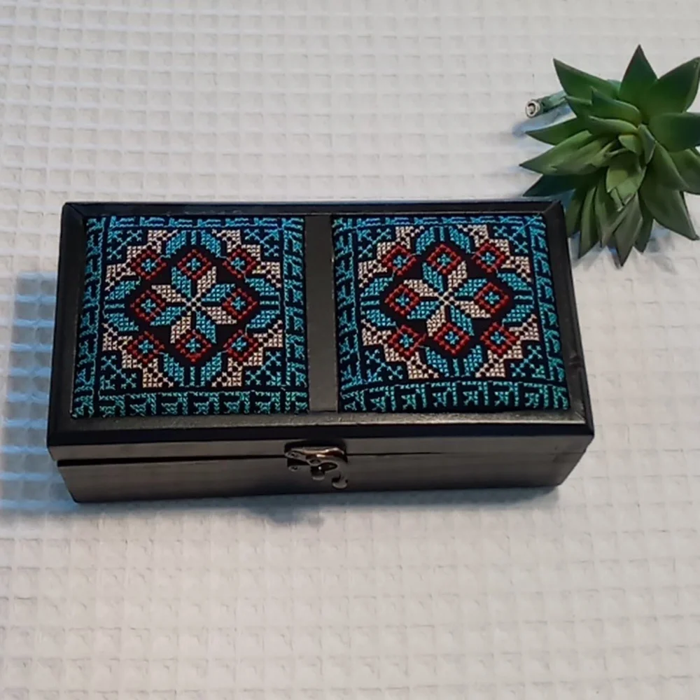 Vintage Embroidered Panel Wooden Jewelry Box With Removable Interior Seperator